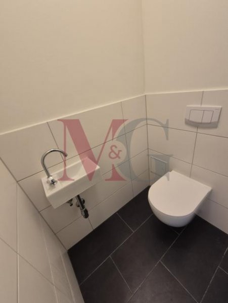 Wilhelmshaven Moderne Dachgeschosswohnung mit Wanne und Einbauküche Wohnung mieten