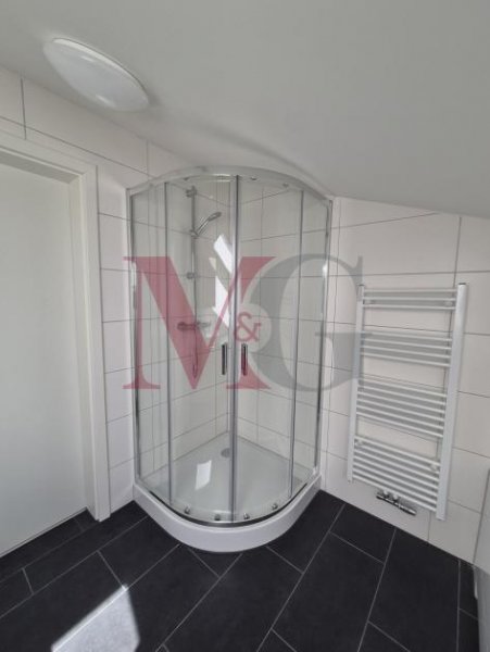 Wilhelmshaven Moderne Dachgeschosswohnung mit Wanne und Einbauküche Wohnung mieten