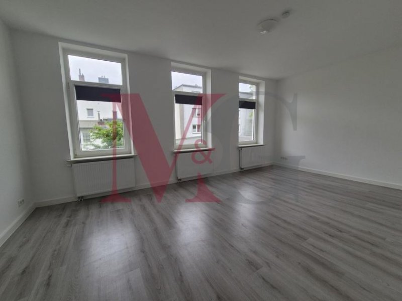 Wilhelmshaven Ruhige 2 - Zimmer Wohnung mit Balkon in Heppens Wohnung mieten