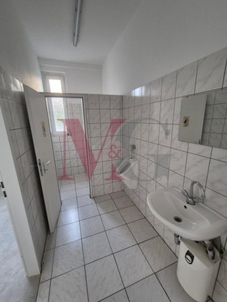 Wilhelmshaven Lichtdurchflutete Gewerbehalle mit Büro Gewerbe mieten