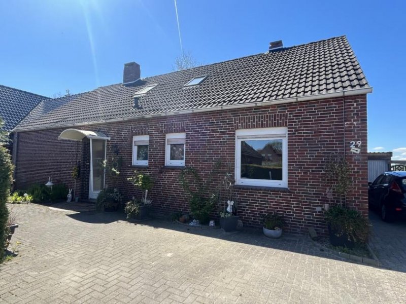 Wittmund Dachgeschosswohnung mit EBK und PKW-Stellplatz in Feldrandlage! Wohnung mieten