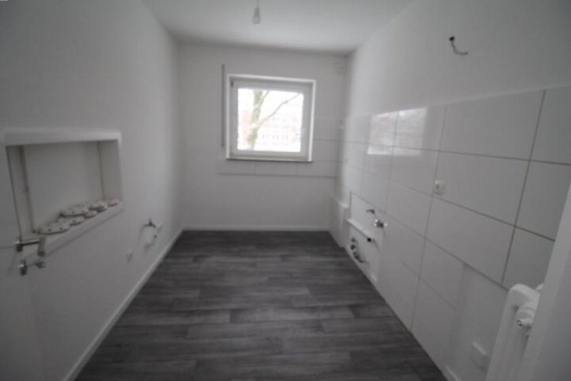 Emden Emden - Barenburg: Moderne 4-Zimmer-Wohnung im Erdgeschoss mit Balkon! Wohnung mieten