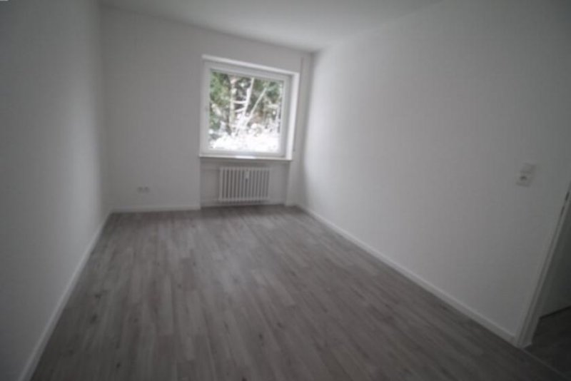 Emden Emden - Barenburg: Moderne 4-Zimmer-Wohnung im Erdgeschoss mit Balkon! Wohnung mieten