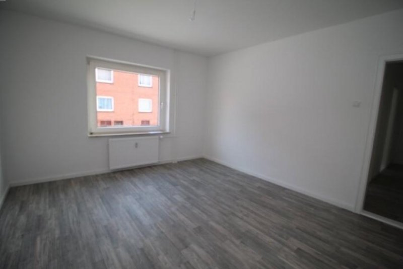 Emden Emden - Barenburg: Moderne 3-Zimmer-Wohnung im Erdgeschoss mit Balkon! Wohnung mieten