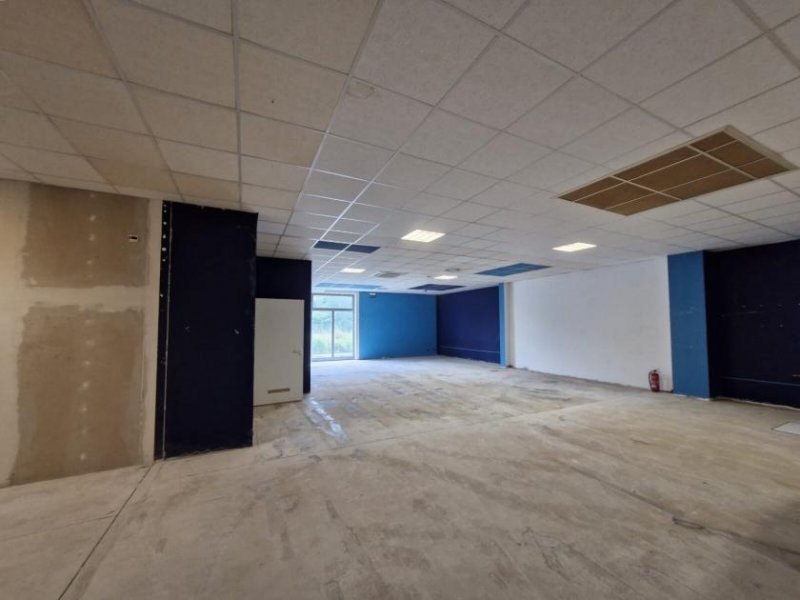 Emden Emden - direkt an der B210 / Auricher Strasse ! Grosse Gewerbefläche in bester Lage ! Für verschiedene Nutzungsarten geeignet