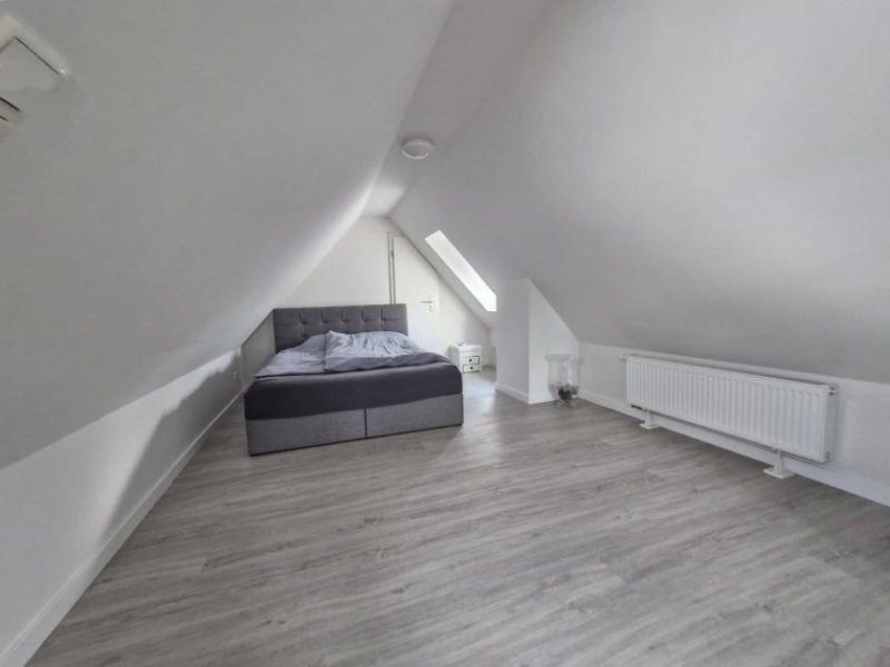 Emden Sofort frei !! Emden - Auricher Strasse - neuwertige komplett möblierte Wohnung über 2 Etagen ! Wohnung mieten