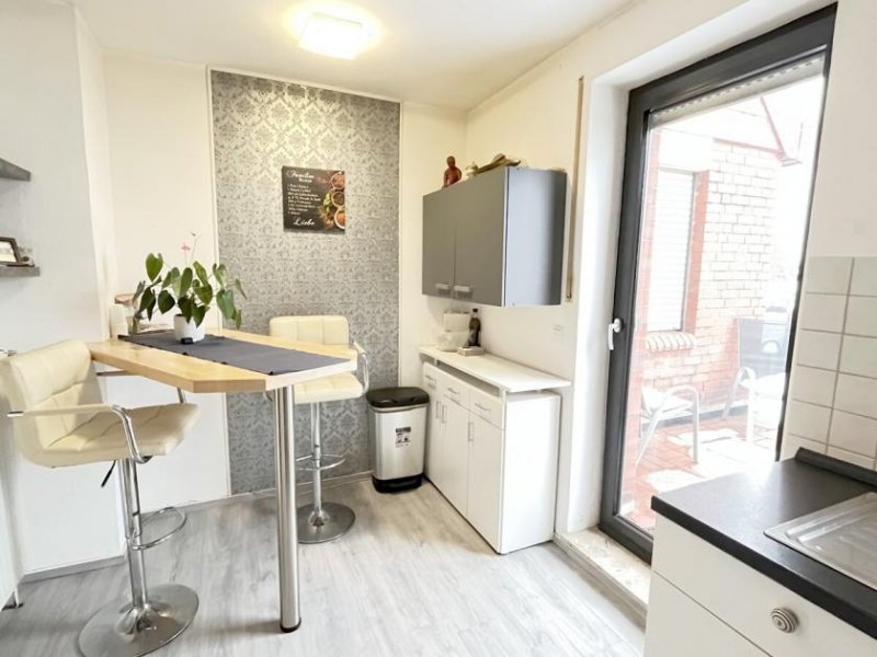 Emden Renovierte Wohnung mit Einbauküche, Terrasse und Garage! Wohnung mieten