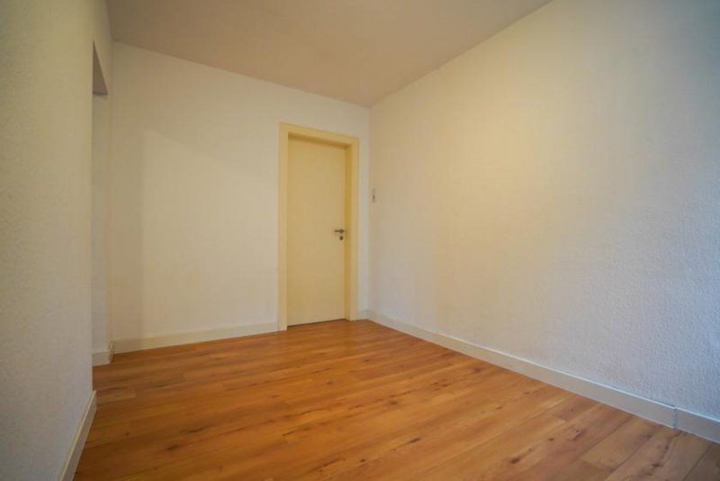 Leer (Ostfriesland) Helle, renovierte Obergeschosswohnung im Herzen von Leer-Loga!
mit Balkon, Gartenmitnutzung & Garage Wohnung mieten