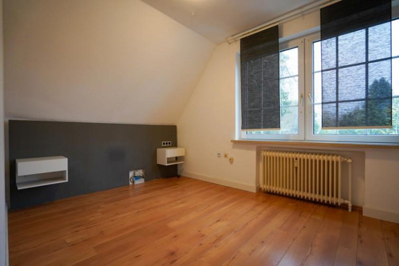 Leer (Ostfriesland) Helle, renovierte Obergeschosswohnung im Herzen von Leer-Loga!
mit Balkon, Gartenmitnutzung & Garage Wohnung mieten