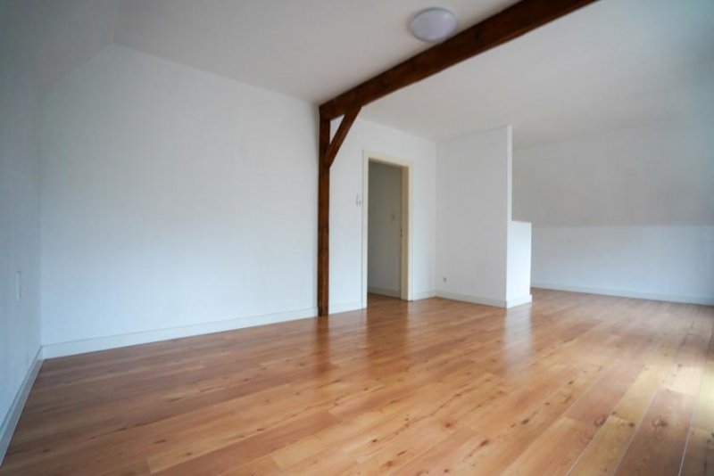 Leer (Ostfriesland) Helle, renovierte Obergeschosswohnung im Herzen von Leer-Loga!
mit Balkon, Gartenmitnutzung & Garage Wohnung mieten