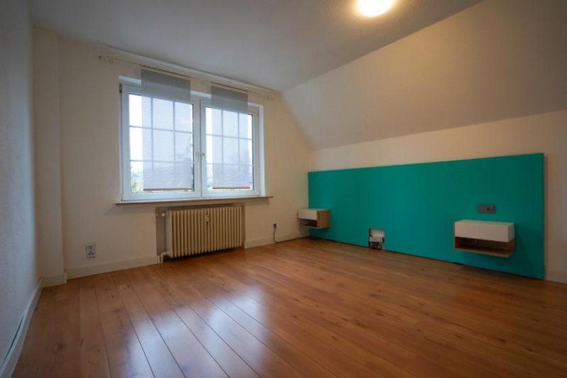 Leer (Ostfriesland) Helle, renovierte Obergeschosswohnung im Herzen von Leer-Loga!
mit Balkon, Gartenmitnutzung & Garage Wohnung mieten