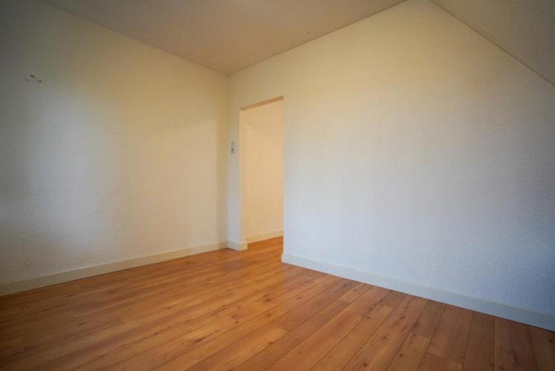 Leer (Ostfriesland) Helle, renovierte Obergeschosswohnung im Herzen von Leer-Loga!
mit Balkon, Gartenmitnutzung & Garage Wohnung mieten