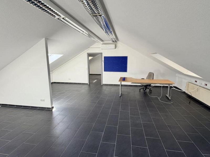 Neustadt am Rübenberge zeitlose Dachgeschoß Bürofläche mit Klimaanlage Gewerbe mieten