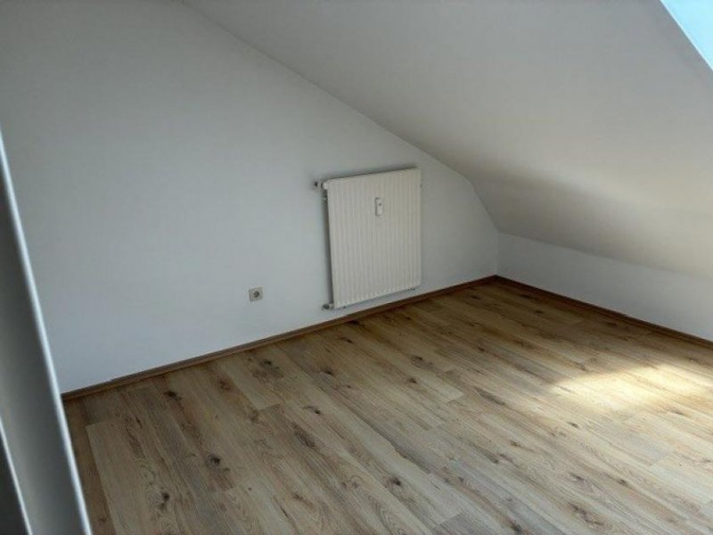 Hagenburg Gemütlich wohnen unterm Dach - 3 Zi. mit Balkon Wohnung mieten