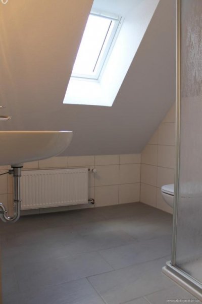 Hessisch Oldendorf Für frisch Verliebte - neu renovierte Dachgeschosswohnung Wohnung mieten