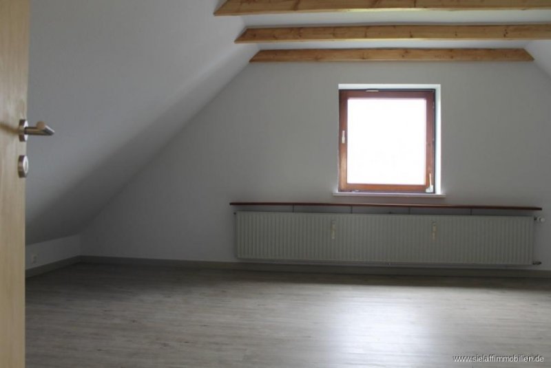 Hessisch Oldendorf Für frisch Verliebte - neu renovierte Dachgeschosswohnung Wohnung mieten