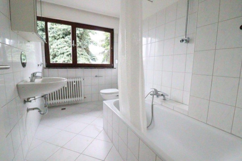 Rockenberg WRS Immobilien - Frisch renovierte 3 Zimmer Dachgeschosswohnung in Feldrandlage von Rockenberg Wohnung mieten