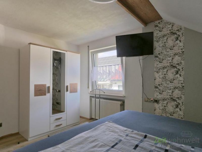 Fulda (EF1292_M) Fulda: Zell, große möblierte Wohnung mit Dusche, Wanne, Balkon, PKW-Stellplatz und Reinigung Wohnung mieten