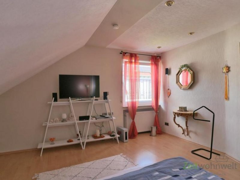 Fulda (EF1292_M) Fulda: Zell, große möblierte Wohnung mit Dusche, Wanne, Balkon, PKW-Stellplatz und Reinigung Wohnung mieten