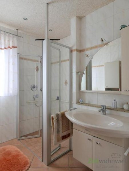 Hünfeld (EF1380_M) Fulda: Hünfeld, möbliertes Nebengebäude mit sep. Eingang, Marmorböden, Fußbodenheizung, Balkon, Service Wohnung