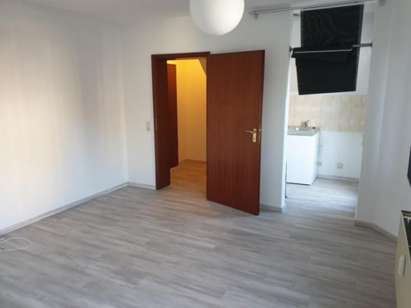 Holzminden 1-Zimmer-Mietwohnung mit kleinem Balkon und Autoabstellplatz - Stadtzentrum Wohnung mieten