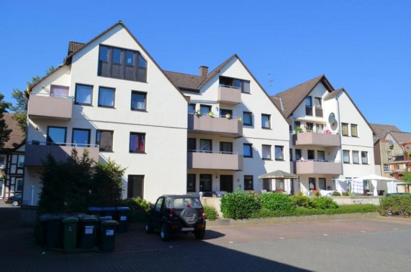 Holzminden 1-Zimmer-Mietwohnung mit kleinem Balkon und Autoabstellplatz - Stadtzentrum Wohnung mieten