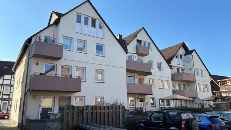 Holzminden 2-Zimmer-Dachgeschosswohnung mit PKW-Stellplatz, nähe Markplatz Wohnung mieten