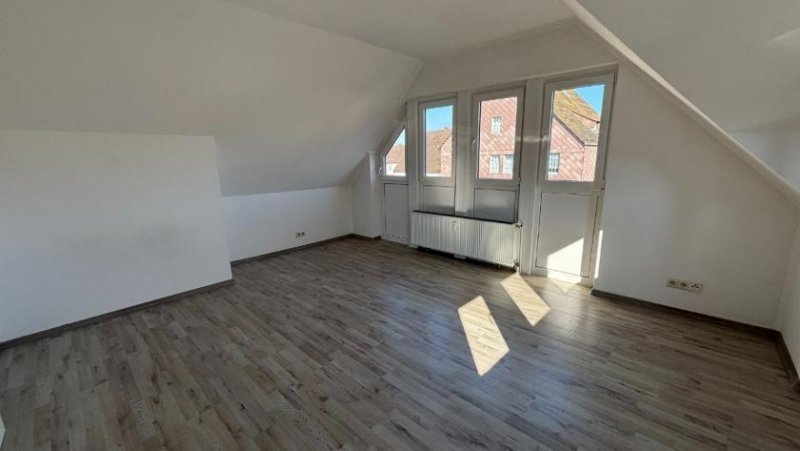 Holzminden 2-Zimmer-Dachgeschosswohnung mit PKW-Stellplatz, nähe Markplatz Wohnung mieten