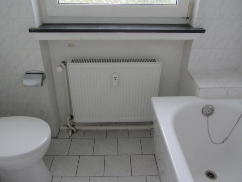 Holzminden 2-Zimmer-Mietwohnung im Dachgeschoss, Nähe Internat am Solling... Wohnung mieten