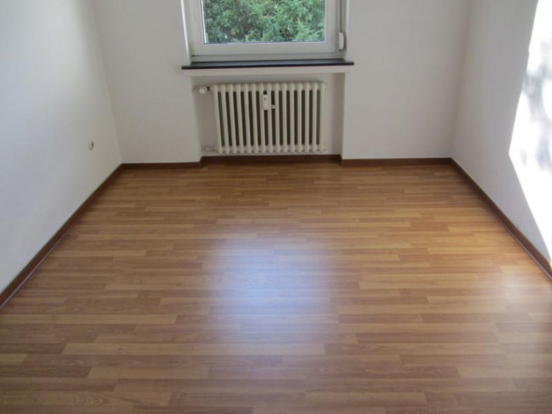 Holzminden 3-Zimmer-Mietwohnung im I OG mit Balkon und Garage, Nähe Internat am Solling... Wohnung mieten