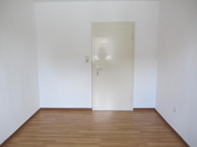 Holzminden 3-Zimmer-Mietwohnung im I OG mit Balkon und Garage, Nähe Internat am Solling... Wohnung mieten