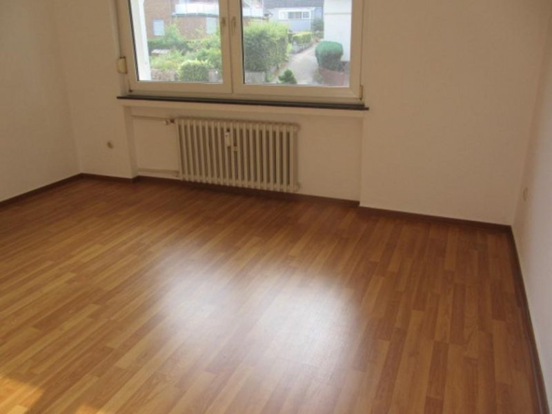 Holzminden 3-Zimmer-Mietwohnung im I OG mit Balkon und Garage, Nähe Internat am Solling... Wohnung mieten