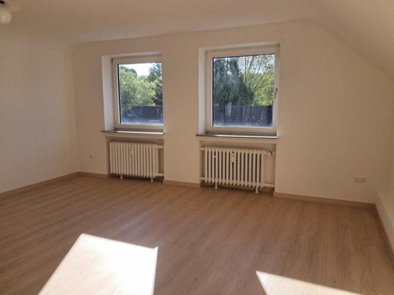 Holzminden 3-Zimmer-Mietwohnung in Holzminden/Neuhaus zu vermieten - Komplett renoviert/teilsaniert in 2025 Wohnung mieten