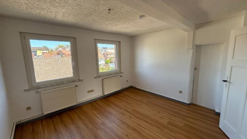 Holzminden 4-Zimmer-Dachgeschosswohnung in ruhiger Wohnlage Wohnung mieten