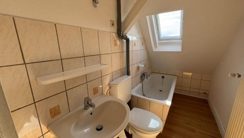 Holzminden 4-Zimmer-Dachgeschosswohnung in ruhiger Wohnlage Wohnung mieten