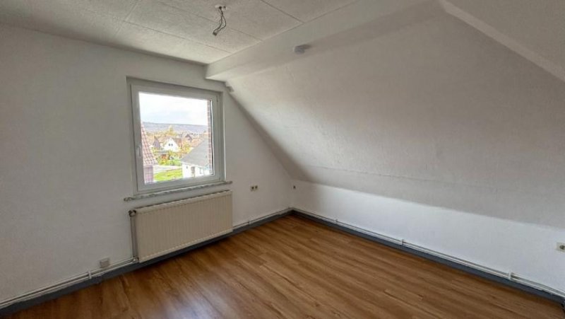 Holzminden 4-Zimmer-Dachgeschosswohnung in ruhiger Wohnlage Wohnung mieten