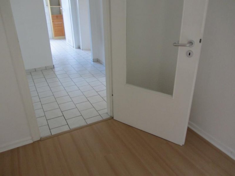 Holzminden 4-Zimmer-Mietwohnung im EG mit Terrasse - Nähe Internat Solling Wohnung mieten