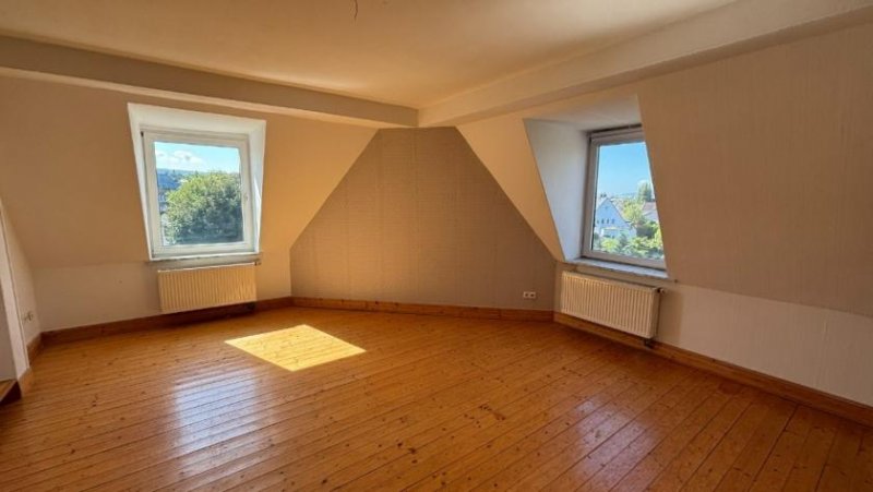 Holzminden 6-Zimmer-Dachgeschosswohnung mit EBK und Gartenabteil, nähe Bahnhof Wohnung mieten