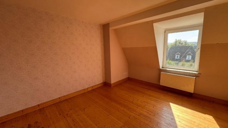 Holzminden 6-Zimmer-Dachgeschosswohnung mit EBK und Gartenabteil, nähe Bahnhof Wohnung mieten