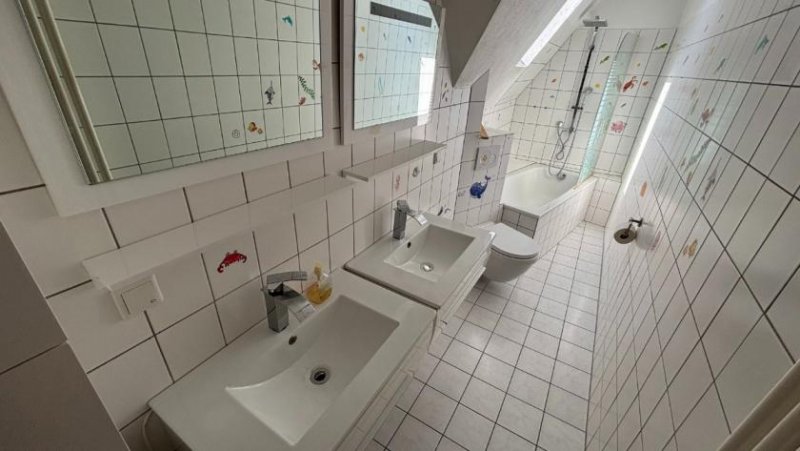 Holzminden 6-Zimmer-Dachgeschosswohnung mit EBK und Gartenabteil, nähe Bahnhof Wohnung mieten
