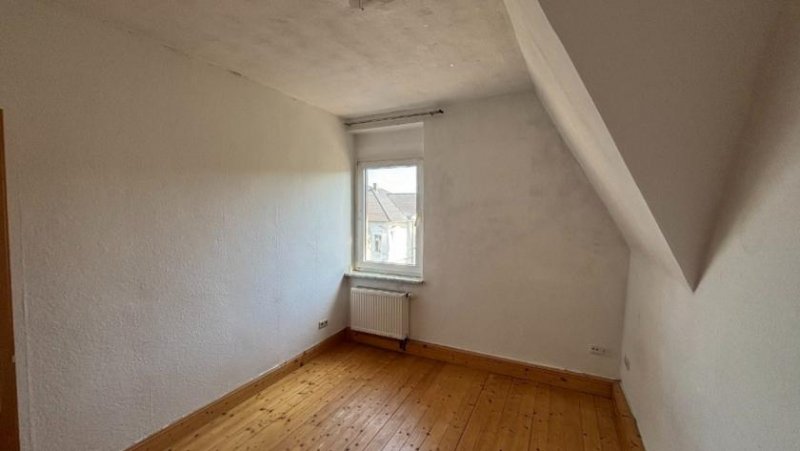 Holzminden 6-Zimmer-Dachgeschosswohnung mit EBK und Gartenabteil, nähe Bahnhof Wohnung mieten