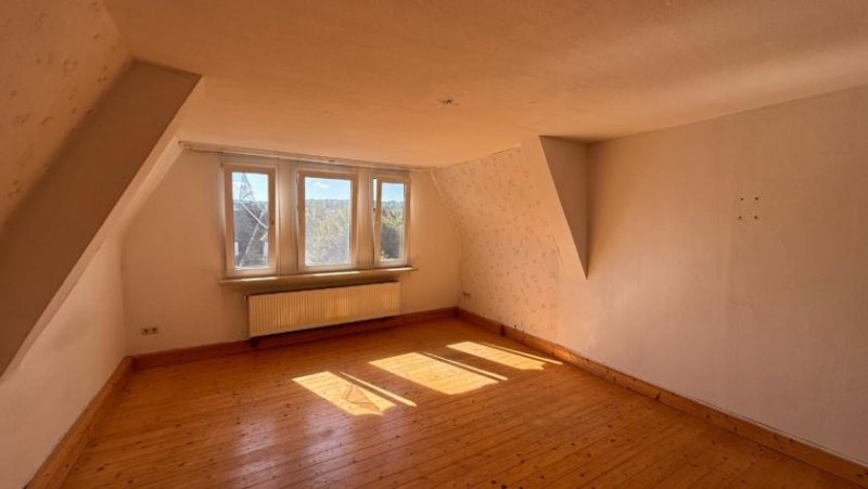 Holzminden 6-Zimmer-Dachgeschosswohnung mit EBK und Gartenabteil, nähe Bahnhof Wohnung mieten
