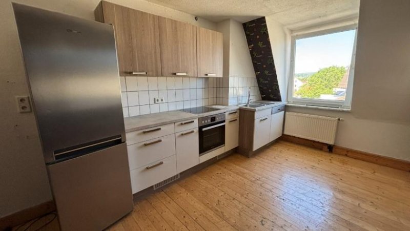 Holzminden 6-Zimmer-Dachgeschosswohnung mit EBK und Gartenabteil, nähe Bahnhof Wohnung mieten
