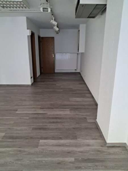 Holzminden Barrierefreies Ladenlokal/Ausstellungsraum in der Innenstadt von Holzminden zu vermieten Gewerbe mieten