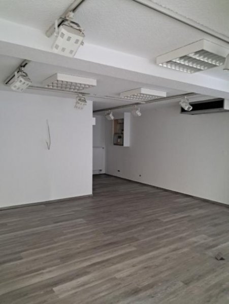 Holzminden Barrierefreies Ladenlokal/Ausstellungsraum in der Innenstadt von Holzminden zu vermieten Gewerbe mieten