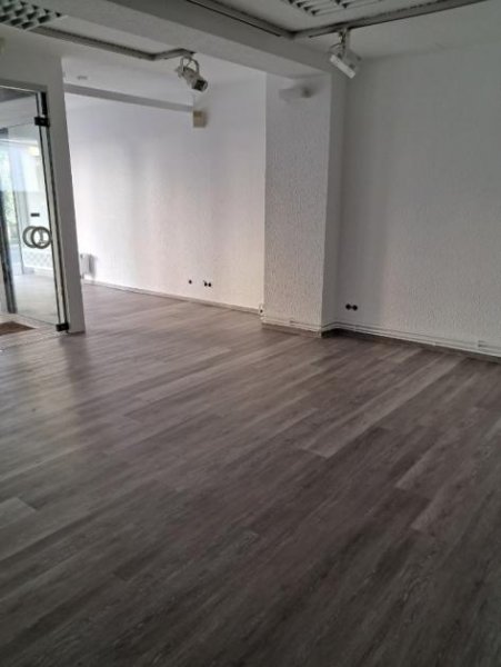 Holzminden Barrierefreies Ladenlokal/Ausstellungsraum in der Innenstadt von Holzminden zu vermieten Gewerbe mieten