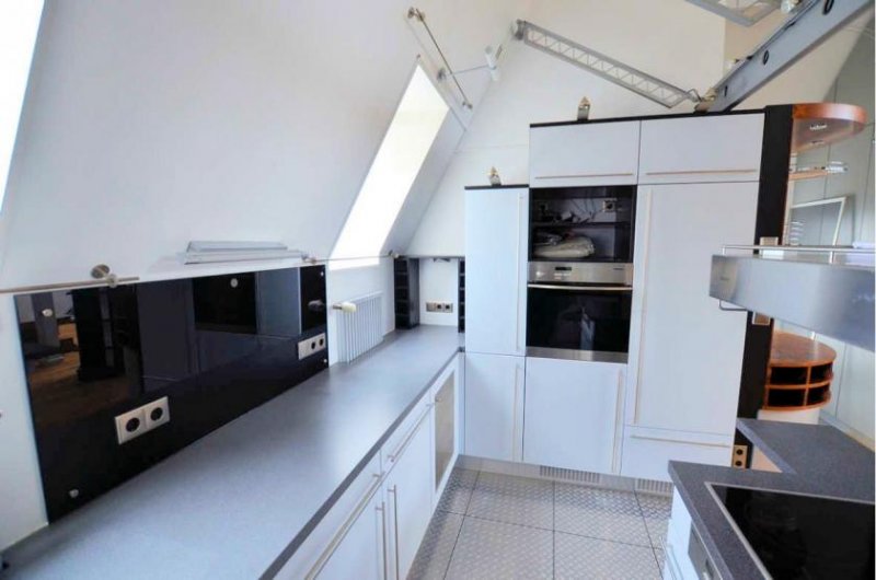 Holzminden Individuelle Architektenwohnung mit Balkon und Markeneinbauküche in Holzminden - stadtnahe Wohnlage Wohnung mieten