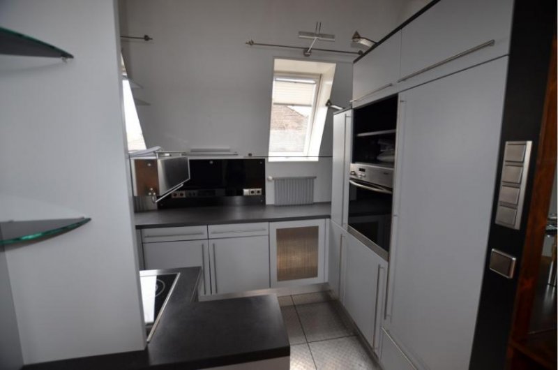 Holzminden Individuelle Architektenwohnung mit Balkon und Markeneinbauküche in Holzminden - stadtnahe Wohnlage Wohnung mieten