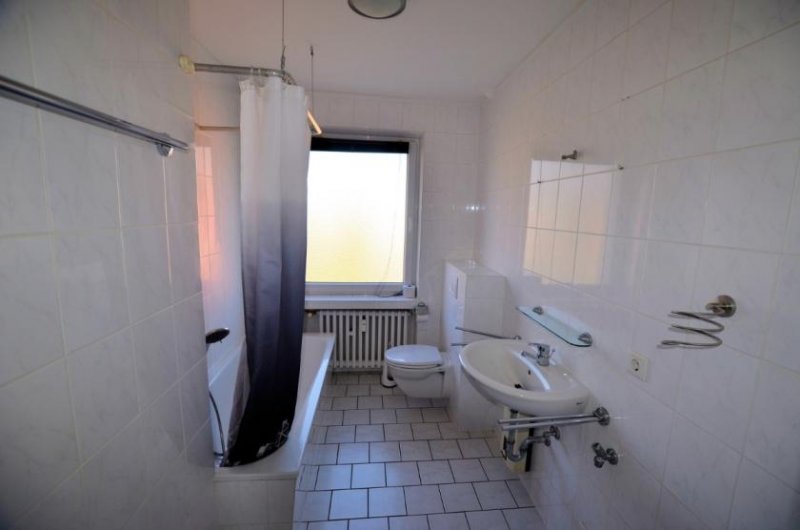 Holzminden Mietwohnung mit Balkon in Holzminden - Obergeschoss - Ruhiges 3-Fam.Wohnhaus Wohnung mieten