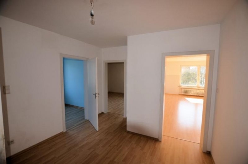 Holzminden Mietwohnung mit Balkon in Holzminden - Obergeschoss - Ruhiges 3-Fam.Wohnhaus Wohnung mieten